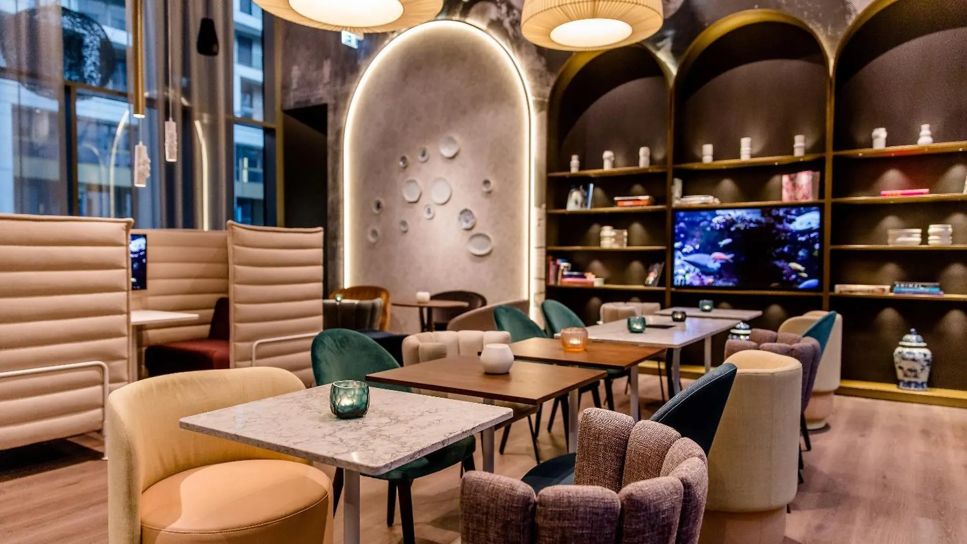Motel One Dresden Am Zwinger contacts