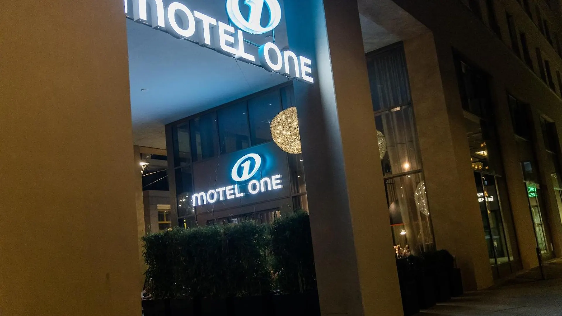 *** Hotel Motel One Dresden Am Zwinger Germany