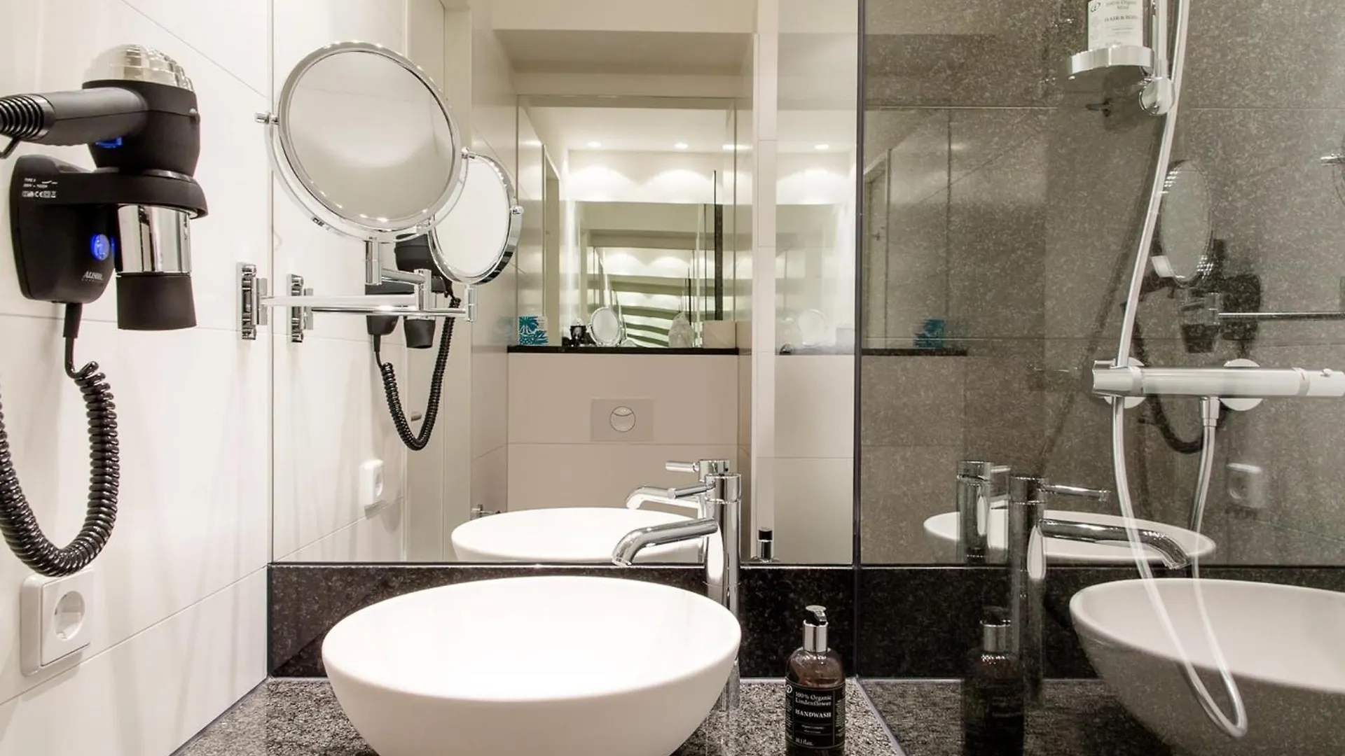 Motel One Dresden Am Zwinger 3*,
